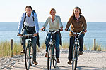 Fahrrad fahren an der frischen Ostseeluft Fahrrad fahren an der frischen Ostseeluft